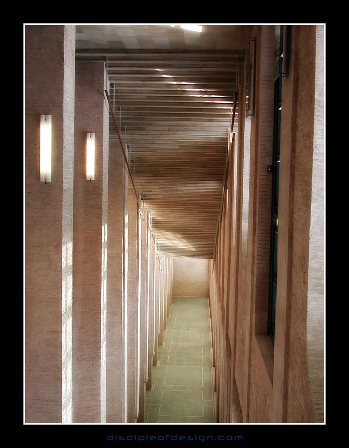 museumstairs02